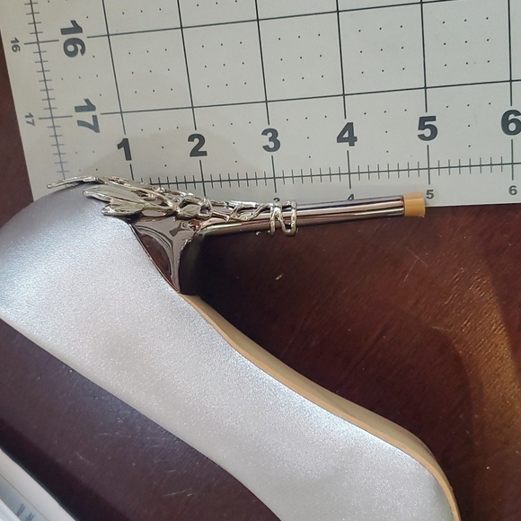 JOEupin Silver Pointed Toe Decorative High 5" Heeled Sz. 6 (36) Shoes - Picture 15 of 16